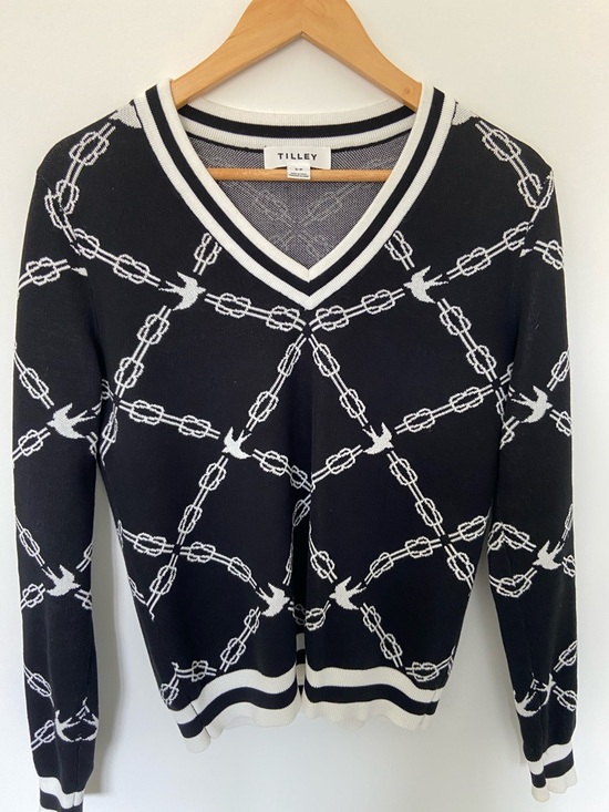 Tilley Sweaters - Tilley Women’s  Black & White V-Neck Chain Pattern Sweater-S
